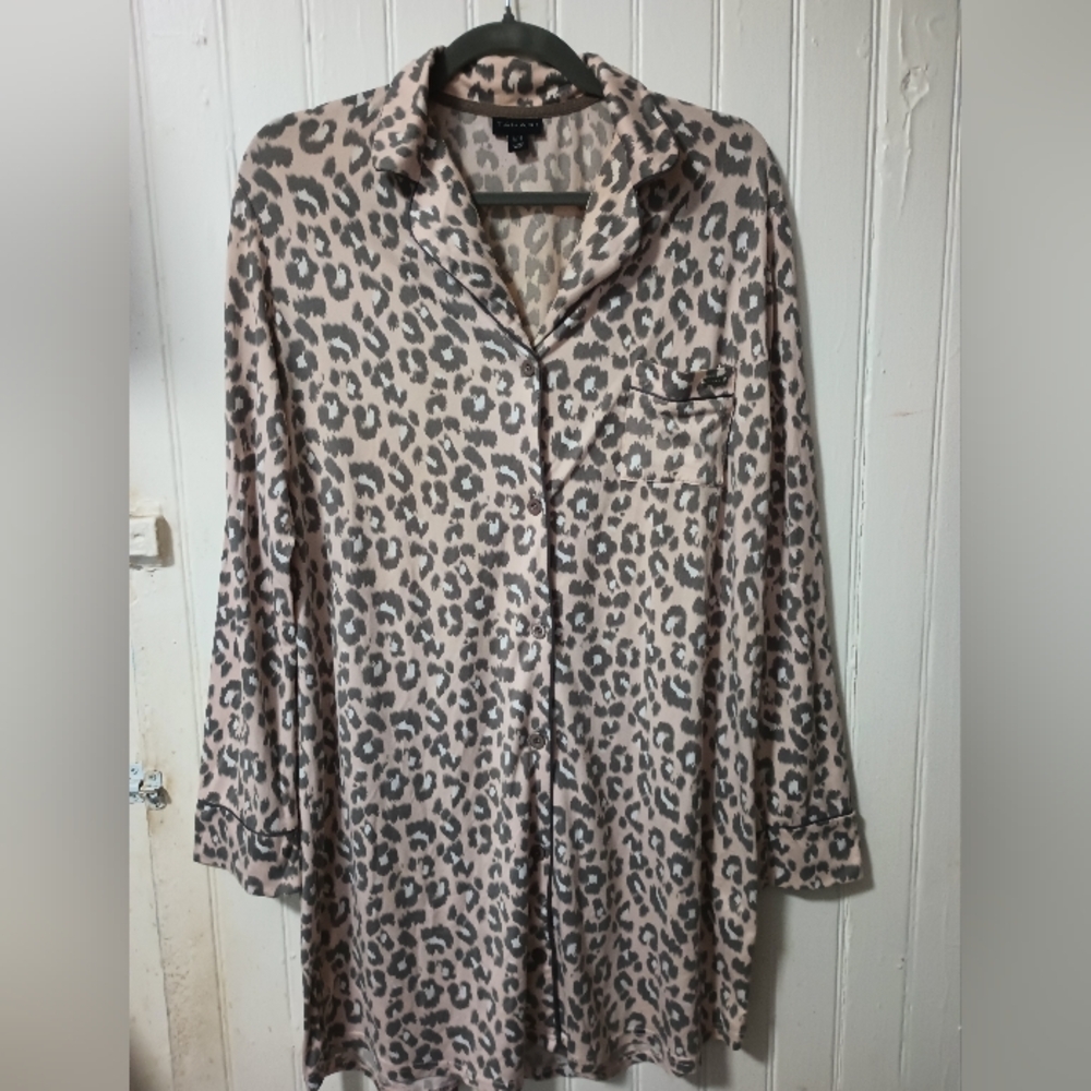 Leopard Print Button-Up Sleppshirt  Tahiri "M"